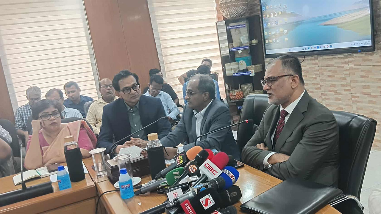 চলতি অর্থবছরে রপ্তানি লক্ষ্যমাত্রা ৬৩.৫ বিলিয়ন ডলার